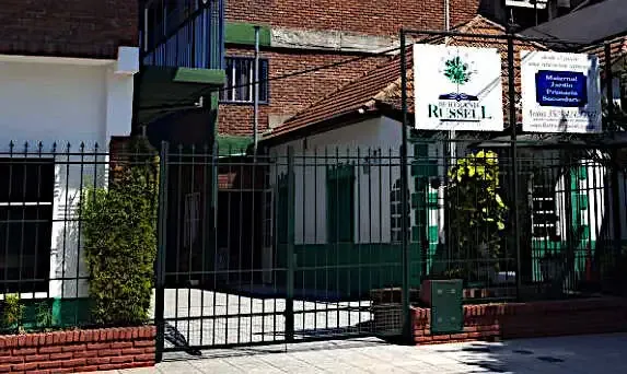 bertrand-russell-escuela-de-banfield-20251103-2130912