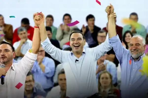 600x400_elecciones-en-vivo-vamos-corrientes-se-adjudico-triunfo-ascua-hablo-segunda-vuelta-1100466-195431