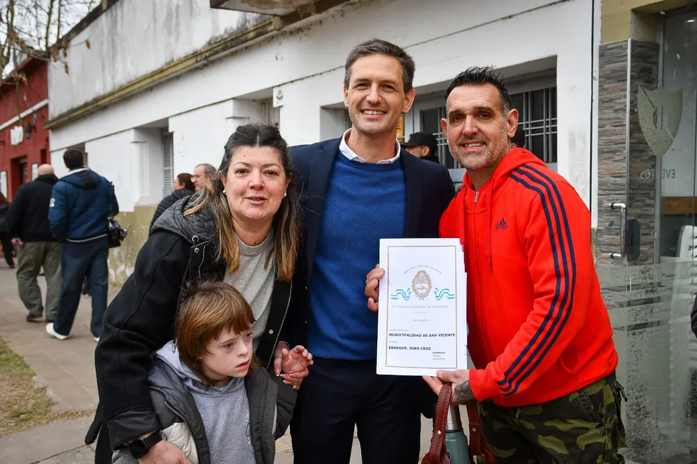 san-vicente-fortalece-la-protecci-n-de-la-vivienda-y-la-regularizaci-n-dominial-de-las-familias-20260819101853-extra-2