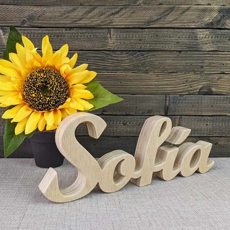 sofia-nombre-hecho-en-madera-natural-1-768x768