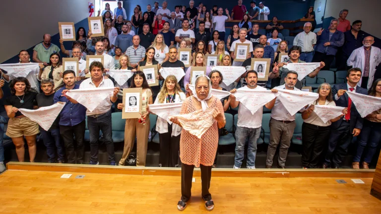 El-Hospital-Evita-Pueblo-conmemoro-los-50-anos-del-golpe-civico-militar-del-76-en-Argentina-2