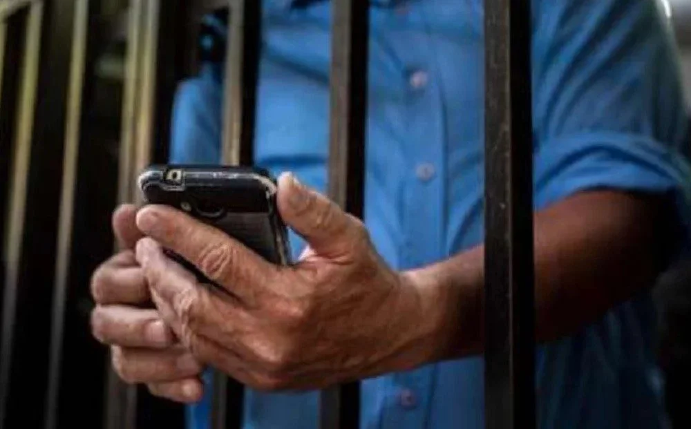 presos-con-celulares@2x