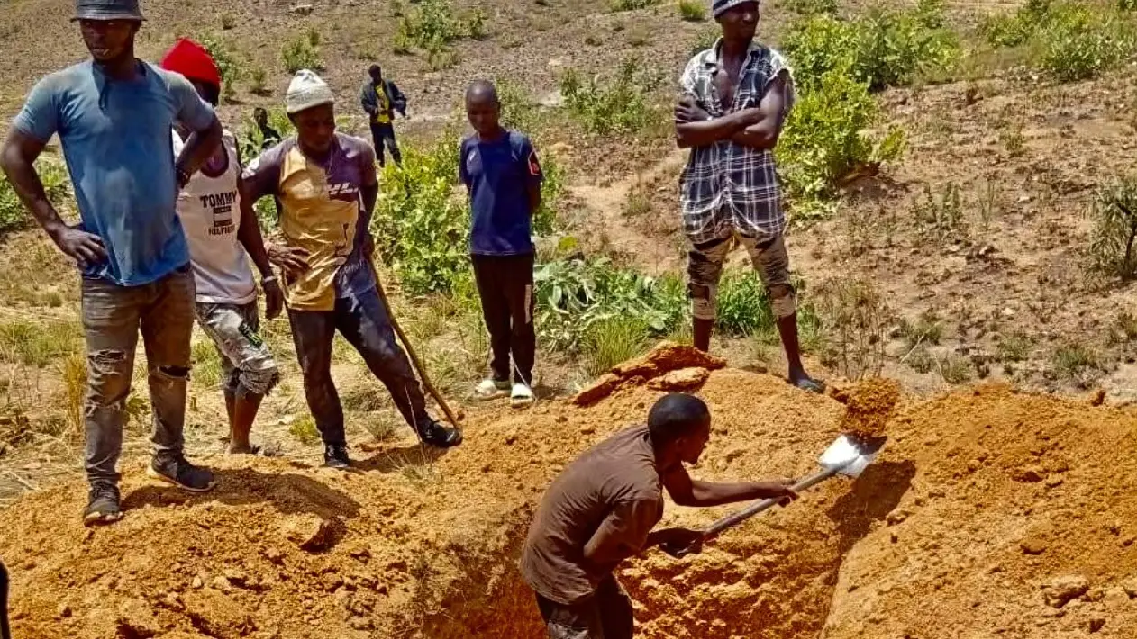 nigeria-burial-after-attack-e1748418170830-1290x710