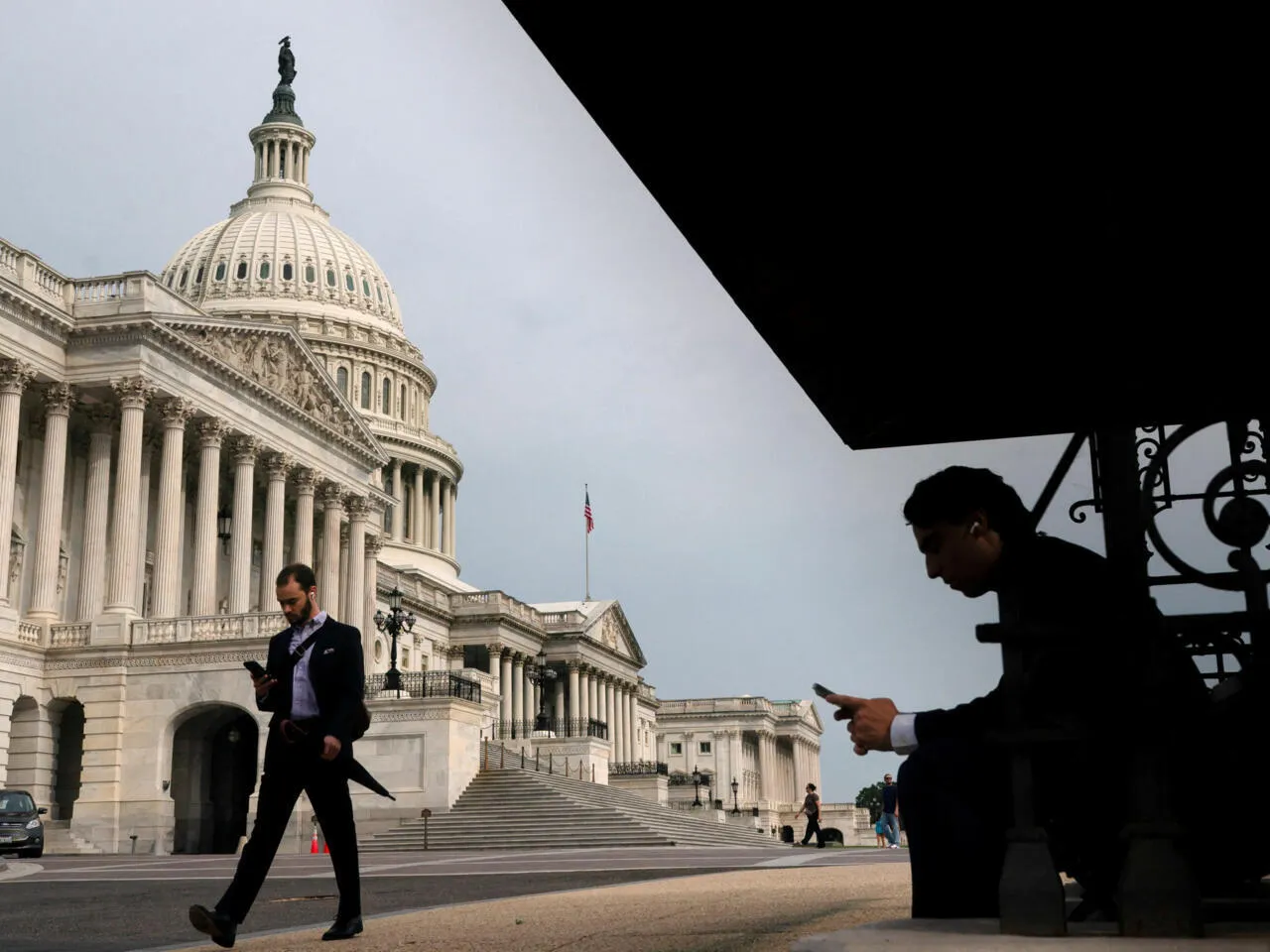 2025-10-02T161052Z-1565013656-RC2LYGA5C03E-RTRMADP-3-USA-ECONOMY