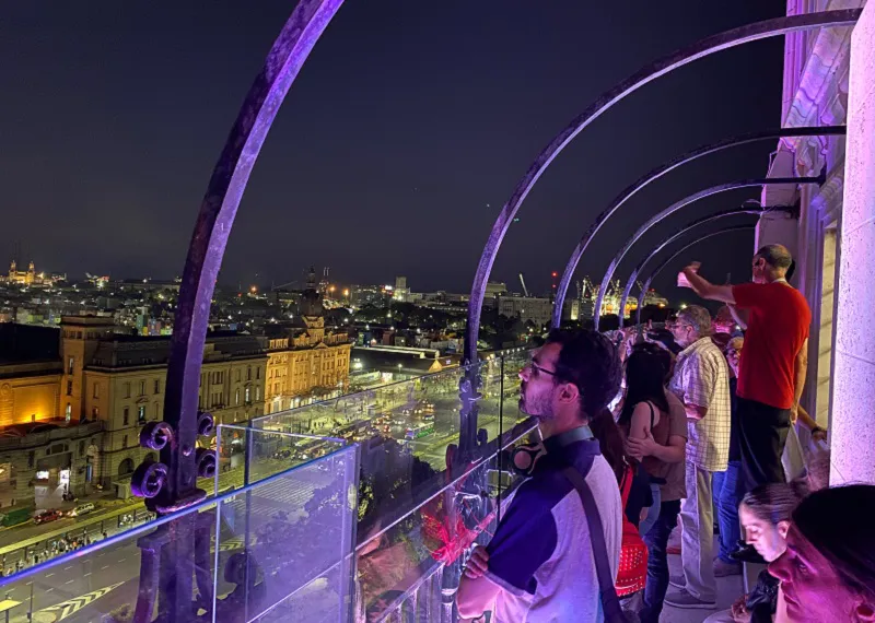 La-Torre-Monumental-abre-su-mirador-para-visitarlo-bajo-la-luz-de-la-luna4