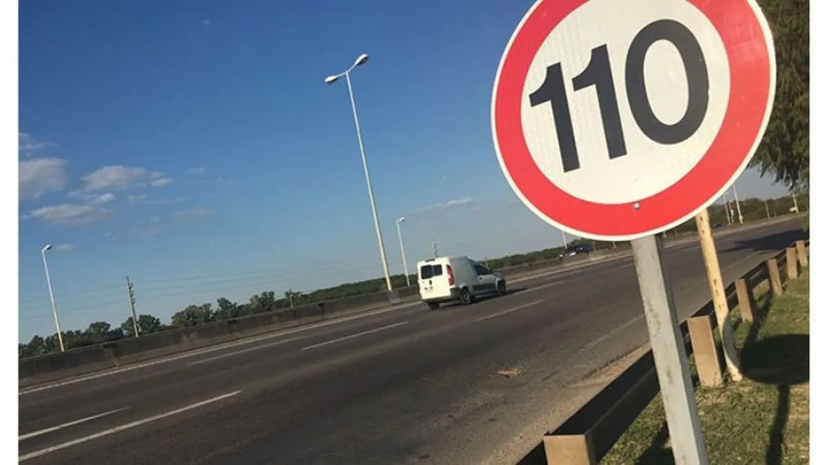 cartel-aunque-son-los-menos-hay-sectores-la-autopista-donde-la-maxima-ya-es-110