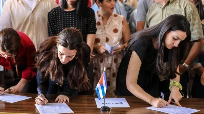 firmas-coaccion-libertad-academica-cuba