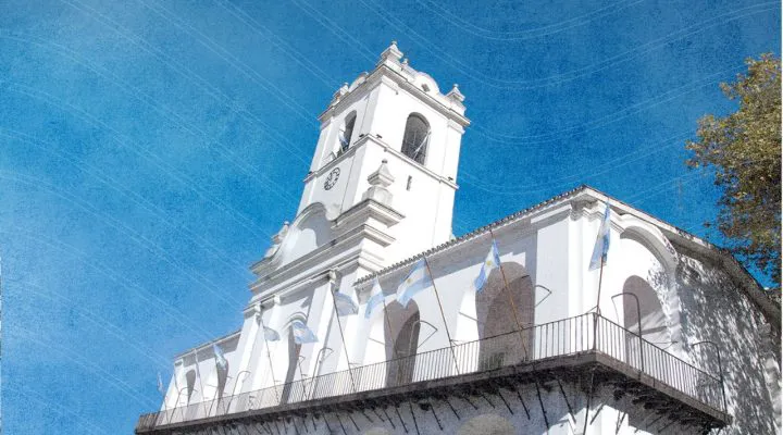 Placa-25-de-Mayo-720x400