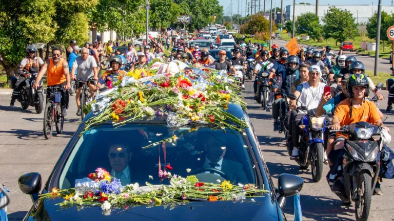 Berazategui-despidio-a-Juan-Jose-Mussi-con-una-multitudinaria-caravana-7